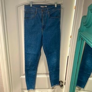 Women’s Levi mile high fray bottom jeans
